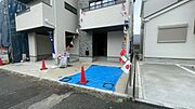 駐車場は2台まで駐車可能。マイカーの車幅もお確かめください。 