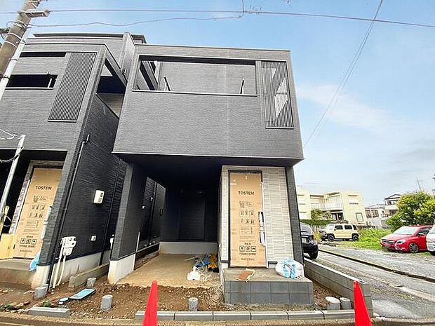 JR京浜東北・武蔵野線「南浦和」駅東口徒歩1分、提携駐車場もあります。エステート白馬南浦和店までお気軽にお問い合わせください。