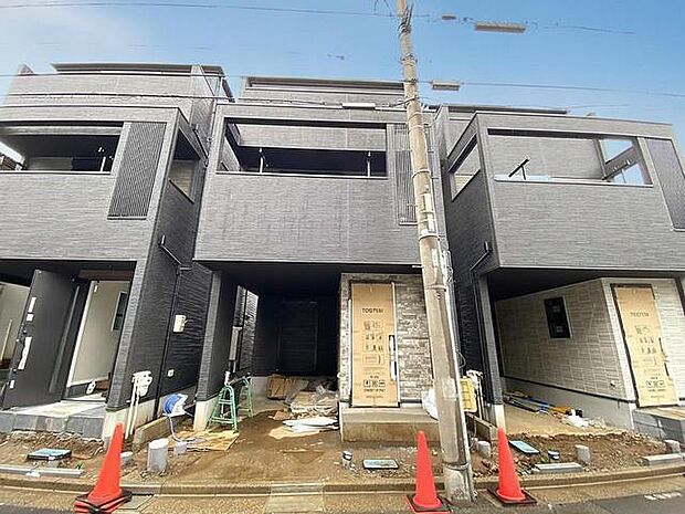 JR京浜東北・武蔵野線「南浦和」駅東口徒歩1分、提携駐車場もあります。エステート白馬南浦和店までお気軽にお問い合わせください。