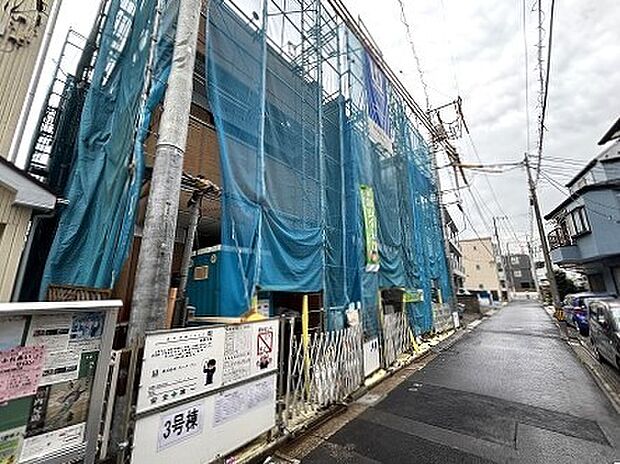前面道路含む外観