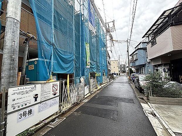 前面道路含む外観