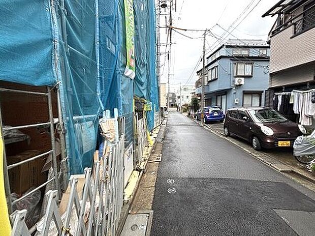 前面道路含む外観