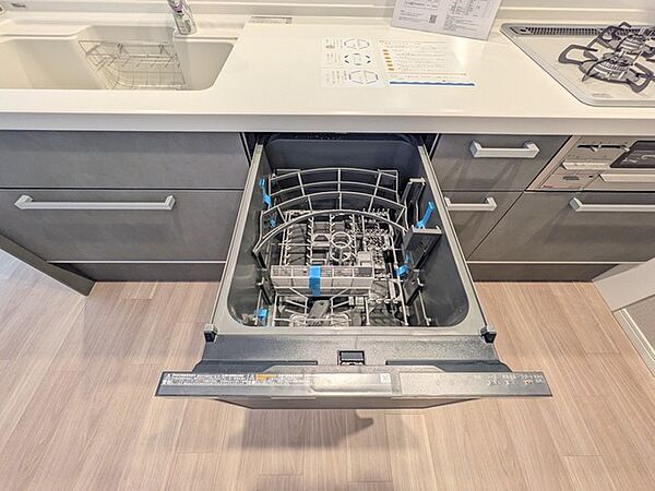 環境にも手にも優しい、食器洗乾燥機付のキッチン。