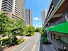 外観：前面道路含む現地写真 
