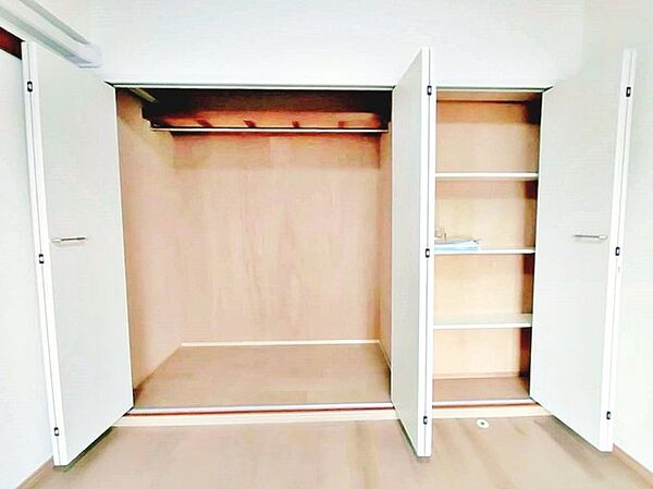 季節ごとの大物もしまえるたっぷりの収納スペース。