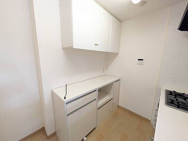 キッチン収納でキッチン回りはいつもきれい。ワンランク上の快適さを。