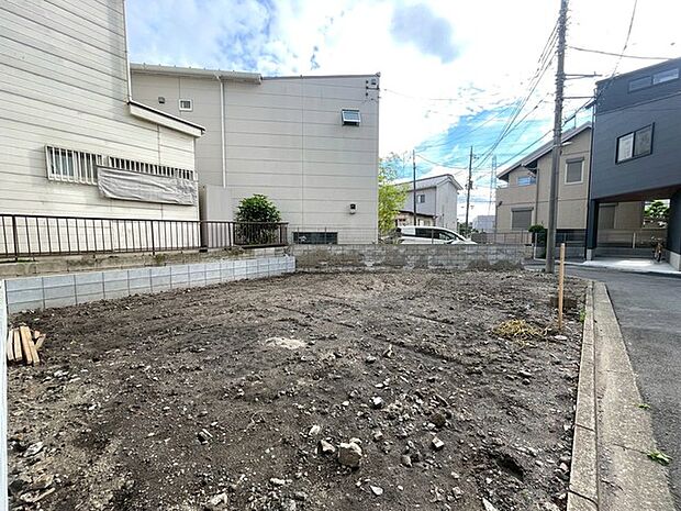 広々とした更地が、新しい暮らしを豊かに広げます。