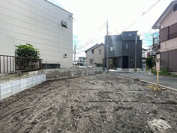 整然と区画された街並みに、あなたの理想を育む更地