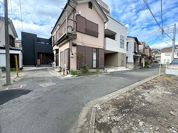 静かな住宅街に佇む、落ち着きのある住まい