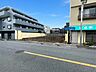 外観：前面道路含む現地写真 
