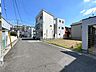 外観：前面道路含む現地写真 