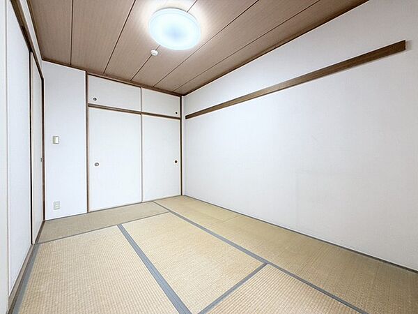 お子様にとっていいお昼寝空間になる和室は、ぜひリビングのお隣で。