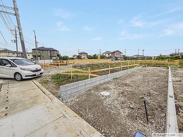 空が広く見渡せる穏やかな環境にあり、新しい暮らしの基盤として、ゆったりとした時間の流れを感じられる開放的な敷地です 
