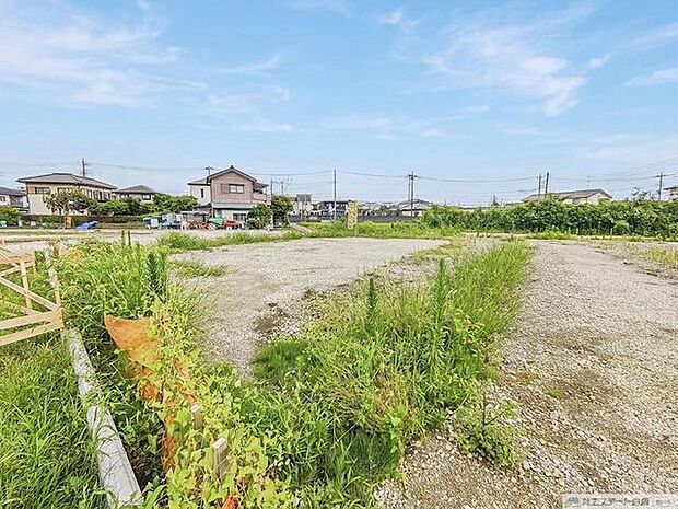 3、4、5号棟には広いお庭（建築不可部分）が付いております。家庭菜園、ドッグラン等多岐にご利用頂けます。 3号棟お庭部分
