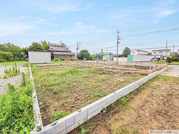 空が広く見渡せる開放的な環境で、心穏やかに過ごす未来の暮らしを自由に描いていただける広々とした敷地です