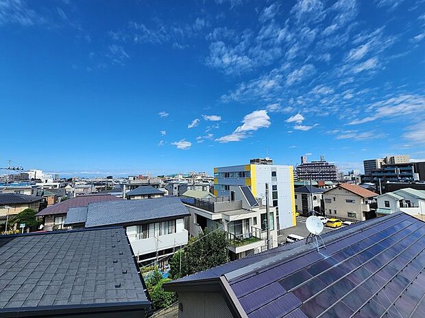 どこまでも広がる空を大きく見渡せる、開放感に満ちた心地よい眺望が広がります。