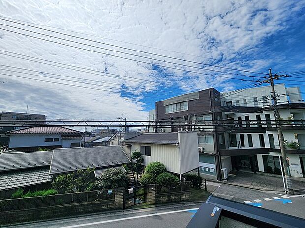 心地よい空が広がり穏やかな日常の風景を眺められる心安らぐ住環境