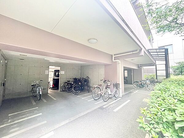敷地内に駐輪場があります。 47