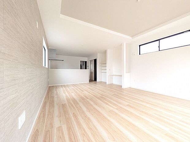 心地よい広がりを持つ開放的な空間で心安らぐ時間を過ごせる部屋
