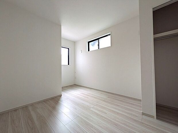 洋室は子供部屋にもちょうどいいサイズ感。