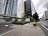 外観：都市の洗練された空気に寄り添う、端正な佇まいが日々の暮らしを整えていく場所。