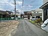 外観：前面道路含む現地写真 
