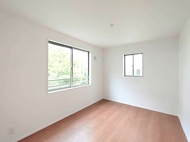 洋室は子供部屋にもちょうどいいサイズ感。 