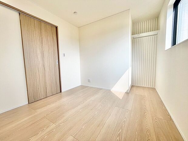 洋室は子供部屋にもちょうどいいサイズ感。