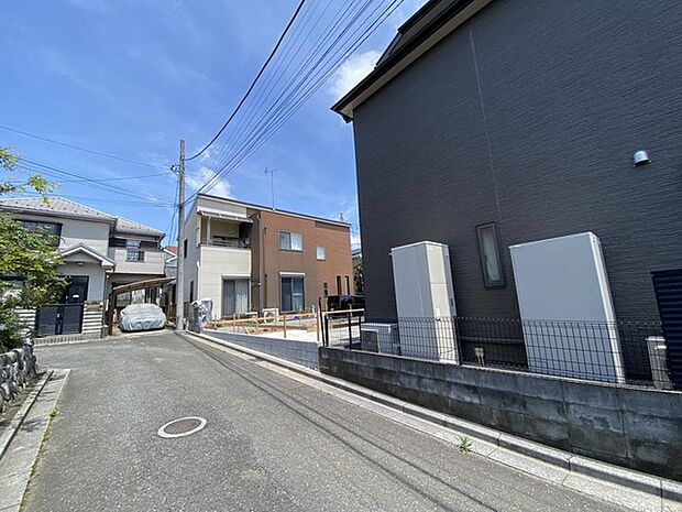 前面道路含む外観