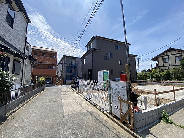 前面道路含む外観