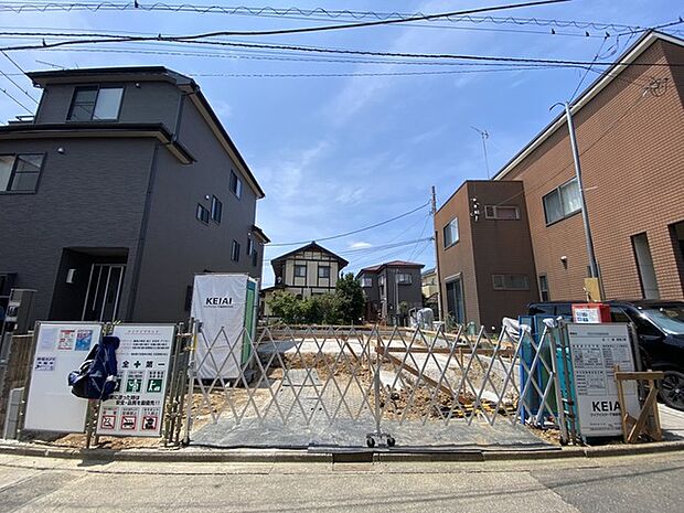 前面道路含む外観