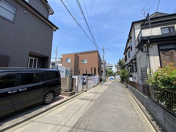 前面道路含む外観