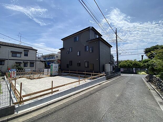 前面道路含む外観