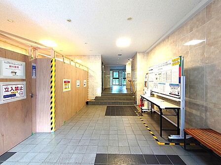 エントランス中