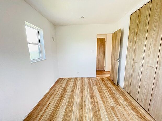 洋室は子供部屋にもちょうどいいサイズ感。