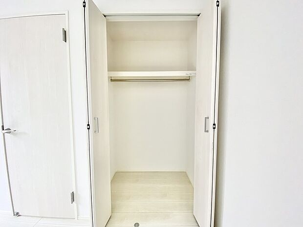 季節ごとの大物もしまえるたっぷりの収納スペース。