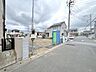 外観：前面道路含む外観
