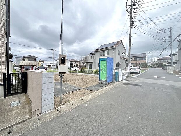 前面道路含む外観
