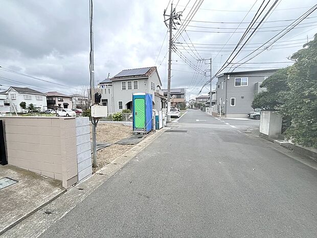 前面道路含む外観