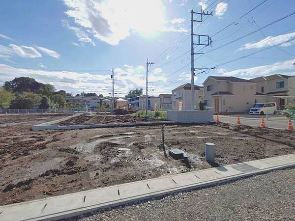 前面道路含む外観