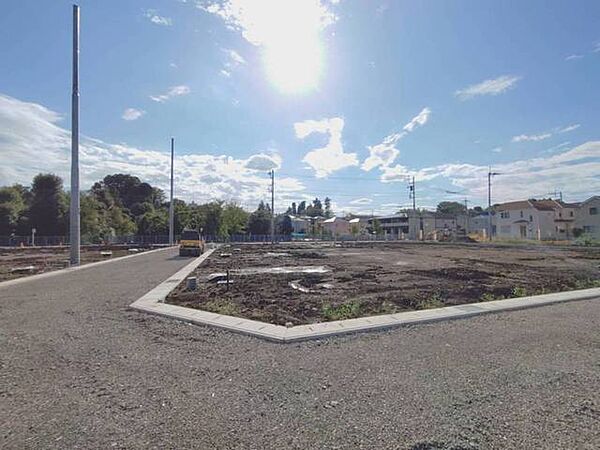 前面道路含む外観