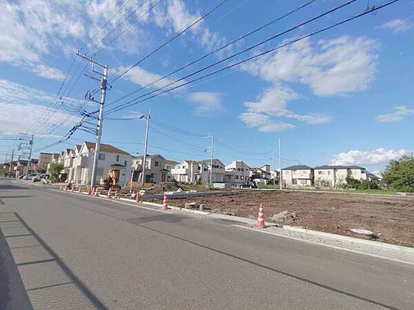 前面道路含む外観