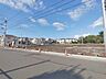 外観：前面道路含む外観
