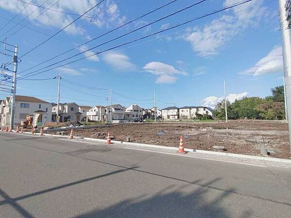 前面道路含む外観