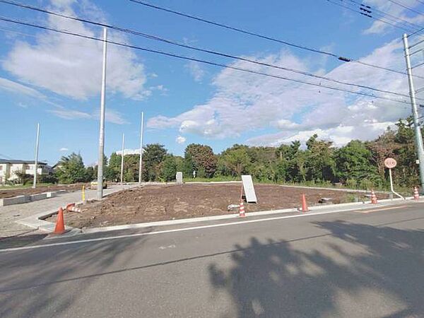 前面道路含む外観