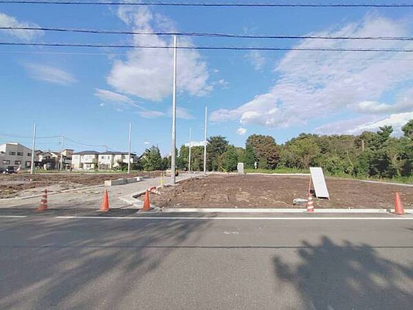 前面道路含む外観