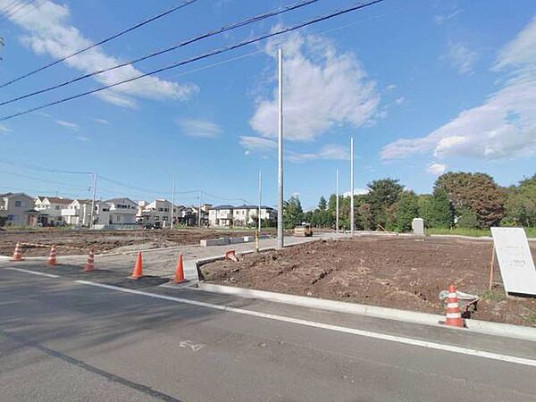 前面道路含む外観