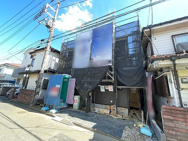 JR京浜東北・武蔵野線「南浦和」駅東口徒歩1分、提携駐車場もあります。エステート白馬南浦和店までお気軽にお問い合わせください。