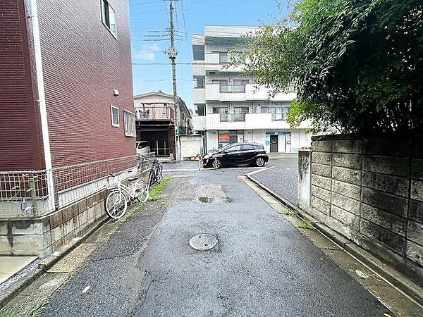 前面道路含む現地写真(現状古家付き)