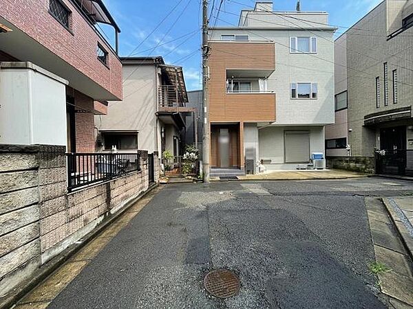 前面道路含む現地写真(現状古家付き)